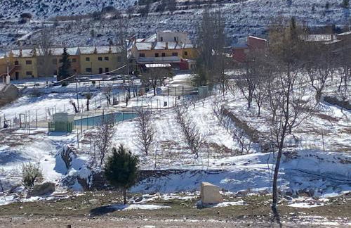 CASERIO INAZARES - CASAS DE MONTAÑA CON CHIMENEA Y NIEVe - Foto 3
