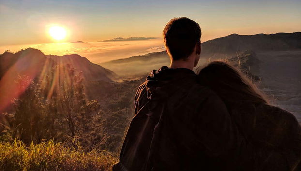 Contemplando il tramonto dal Monte Bromo