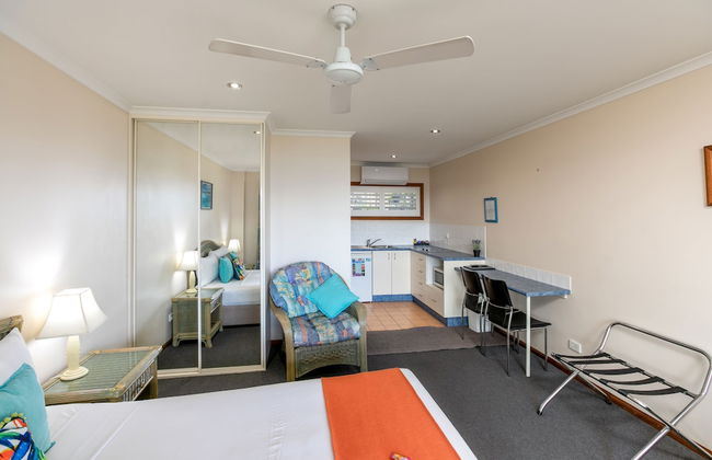 Sunlit Waters Studio Apartments - Foto 11