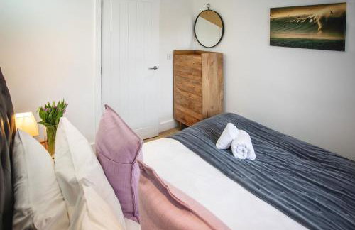 Luxe Detached 3 Bed Luxe House on Exclusive Private Estate Close to Coast Free Hot Tub Sleeps 6 Private Parking for 2 Cars - Photo 54