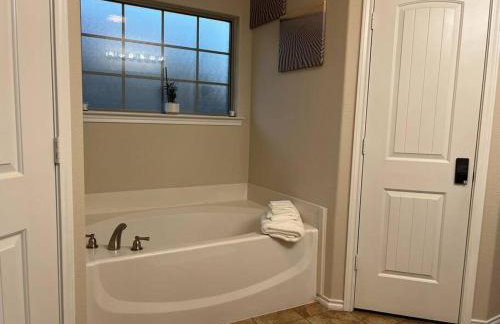 HotTub-King Bed -Fire pit-BBQ-Pristine Kitchen - Foto 25