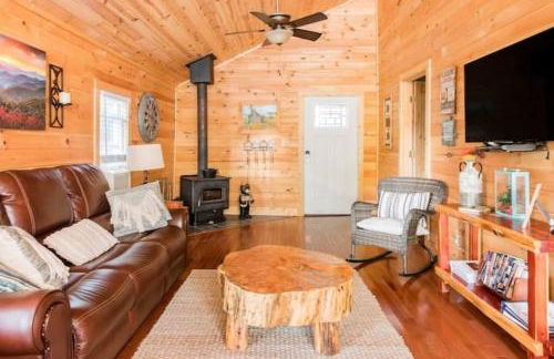 Romantic Chalet w/ Hot Tub close to Roan Mountain - Foto 20