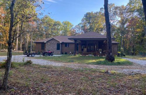 Quiet Forest Vacation home on a Private Road with Spacious Patios, Fire pit, Pet friendly and a Private pool - Foto 48