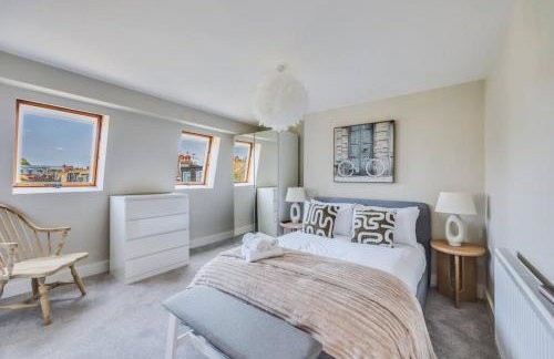 Beautiful 5 Bedroom 4 Bathroom House in W6 by Yoko Property - 10 minute's to Central London - Free Parking, Fast WiFi, Work Desks and SmartTVs with Disney and Netflix - Foto 2