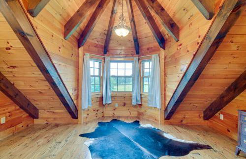 Peaceful Raphine Cottage with Deck and Fireplace! - Foto 11