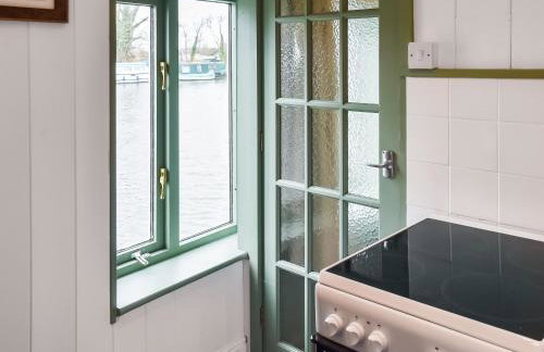 Riverside Retreat - Photo 14