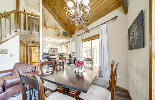 Fire Pit and Wraparound Porch Munds Park Cabin! - Foto 6