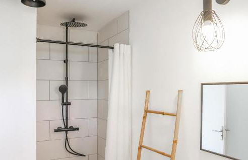 Amazing Home In Runan With Wifi - Photo 13