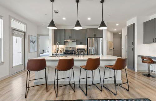 Stylish Ground Floor 2BR 2BA with Private Patio - Foto 38