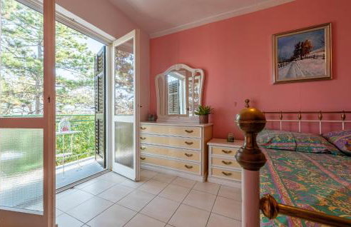 2 Bedroom Stunning Apartment In Novalja - Photo 4