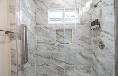 Incredible Value for 12 guests, New 3BR Home by Disneyland, Knott's, Beach - Foto 15