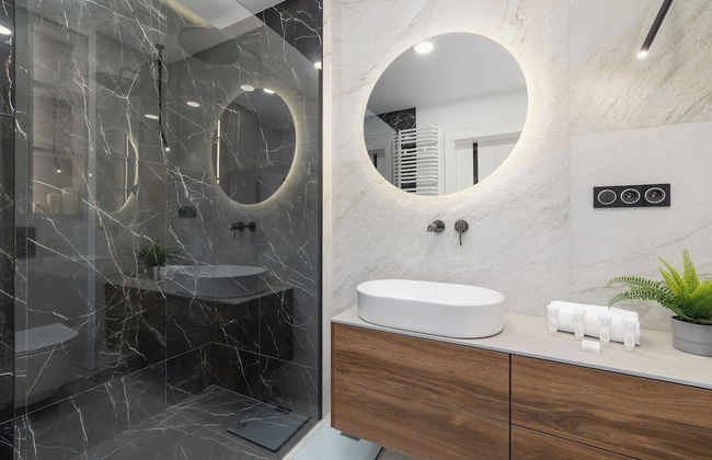 Bright Apartment With Parking by Renters - Photo 18