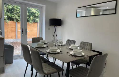 3 Bedroom New House Sleeps 5 with FREE Parking & WiFi-A - Foto 5