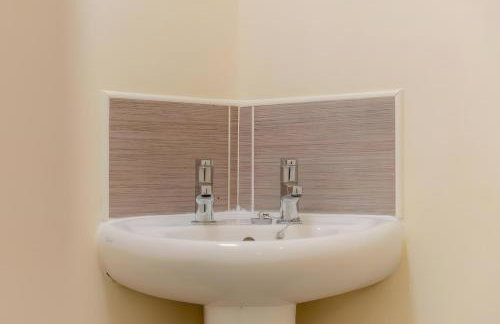 FREE parking, LARGE House for Contractors & Families, Sleeps 7, 25 mins to MANCHESTER & LIVERPOOL - Foto 20