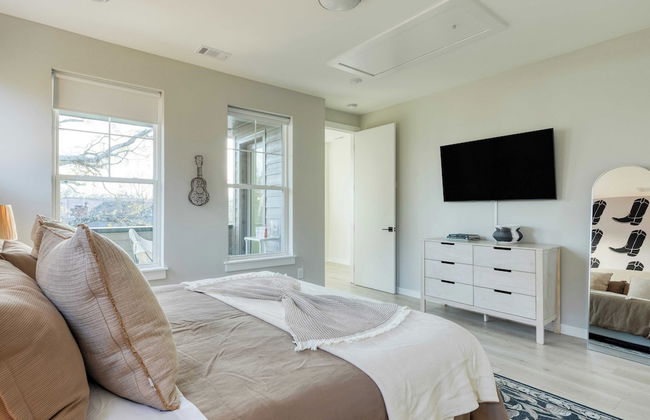 The Stage by Avantstay Chic 4bdr w/ Covered Balcony Modern + Newly Built - Photo 22