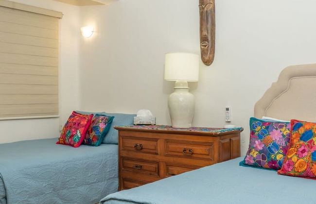 Ocean Front Condo With Pool Sleeps 6 Adults - Foto 24