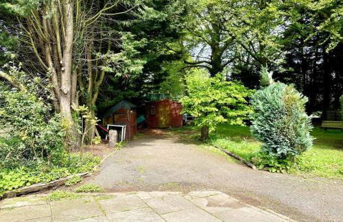 EasyRest - Spacious Detached House - 10 Beds - 5 Bedrooms - 4 Bathrooms - Secure Parking 5 Vehicles - Excellent Road Links - Perfect for Contractors & Large Groups - Foto 25