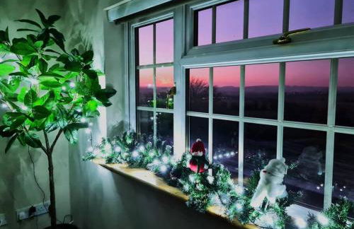 Pet Friendly Apartment with Rural Views & Parking - Foto 15