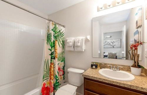 Lux Escape: Private Pool, Game Room & Near Disney - Foto 43