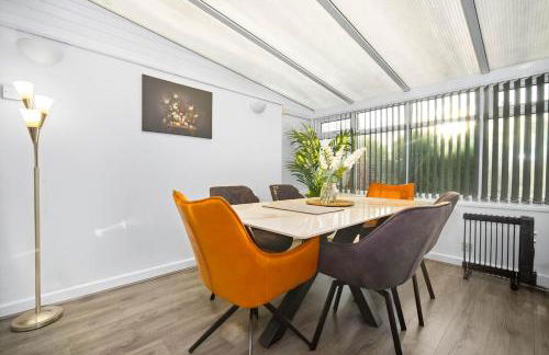 Marcot House Modern 5 bedroom house Solihull 10 mins drive from bhx & nec private off road parking - Foto 62