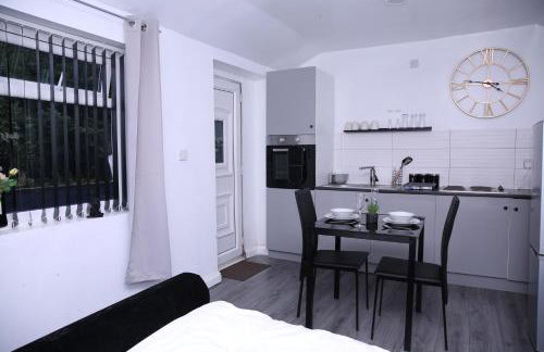 The Lodge Oldham - Photo 20