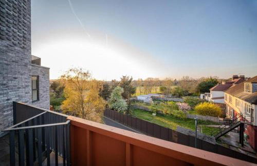 Luxuary 2BR Apt Sleeps 9, Wembley and Park Views - Photo 25