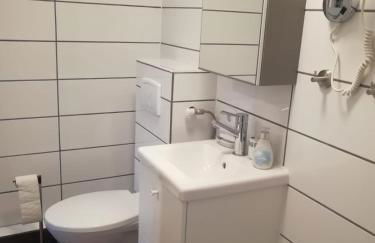 Kleine Galerie Apartment für 3 mit Küche Kamin Netflix Parken und Hofladen - Foto 27