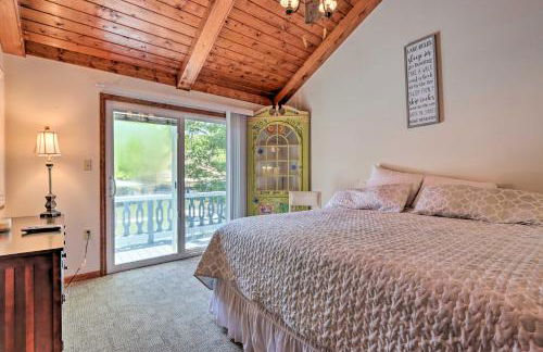 Lakefront Rocky Mount Cabin with Dock and Kayaks! - Foto 11