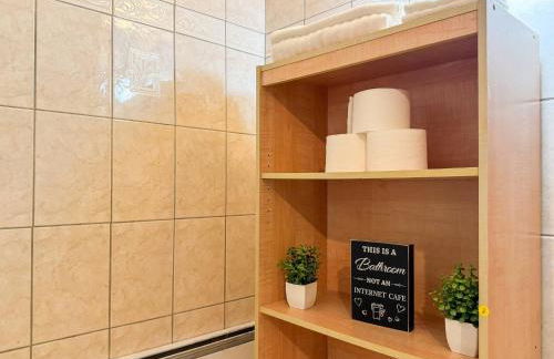 Manchester -Queen beds - Mins to MHT - W/D in Unit - Foto 22