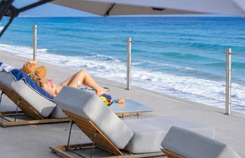 Iconic PRIVE beachfront villa Mola Kaliva - Foto 2
