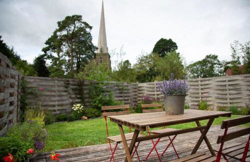 Beautiful Cabin Near Hay-on-Wye - Photo 2