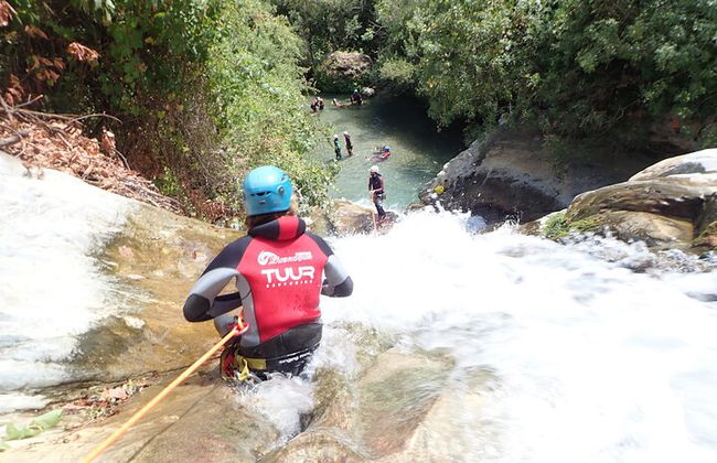 Zarzalones : La cascade de 21m Canyoning Près de Marbella & Málaga - Photo 1