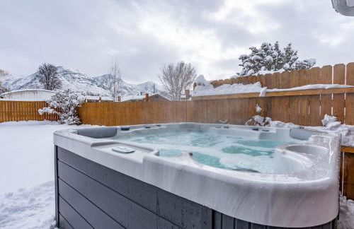 Modern home near UVU and BYU with hot tub and mountain views - Foto 1