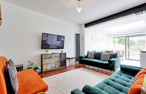 Spacious 4-Bedroom Home Near Station Seafront - Pass the Keys - Foto 3