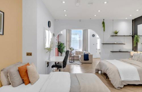 Bella - Central Portsmouth Stay with Pool Table, Close to Attractions - Foto 8