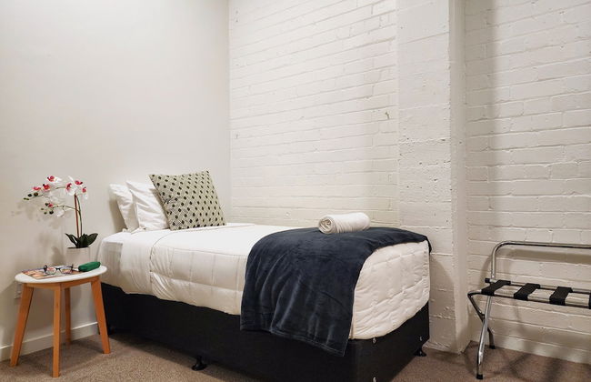 U Suites on Webb - Photo 7