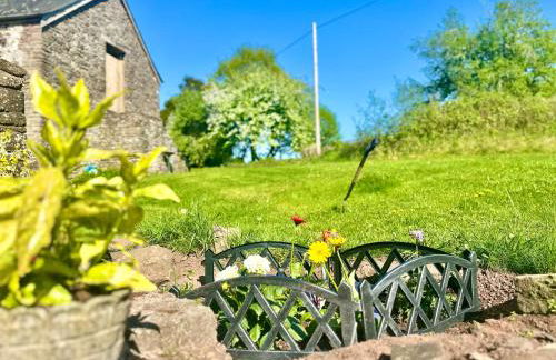 16th Century Farm House,6 Beds,5 BATHROOMS,SLEEPS 15,BBQ,HOT TUB,CINEMA ROOM WITH SURROUND SOUND,With Cymru Holidays - Foto 10