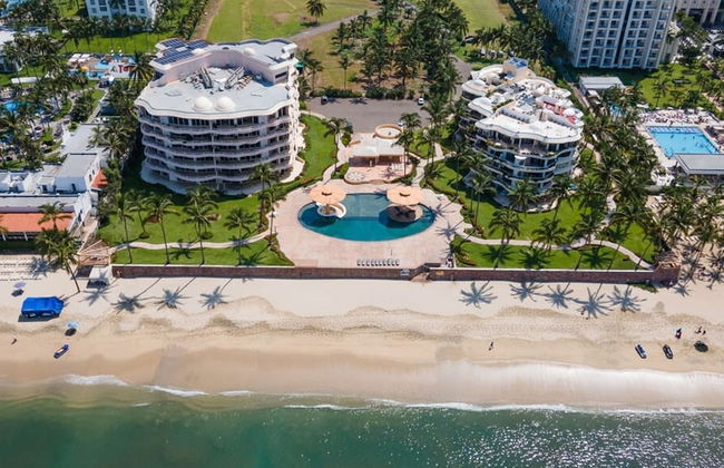 Ocean Front Condo With Pool Sleeps 6 Adults - Foto 1