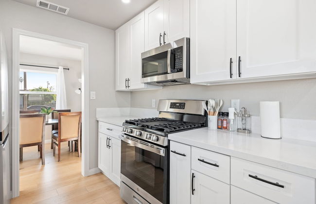 Luxury Modern Retreat w Spacious Yard Premium Comfort - Foto 26