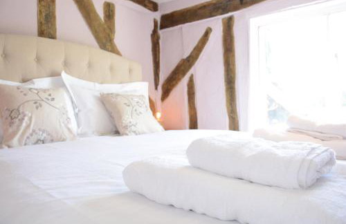 The White House with Studio - Photo 15