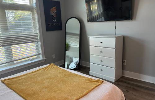 Modern Near Downtown Hospitals Greenville Stay - Foto 20