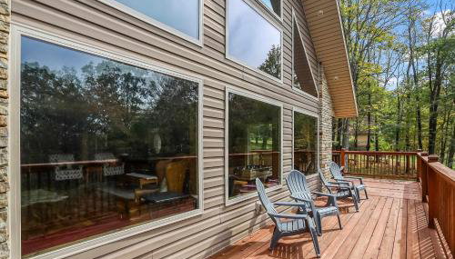 Mountain retreat w 2 fireplaces & lake - Foto 2