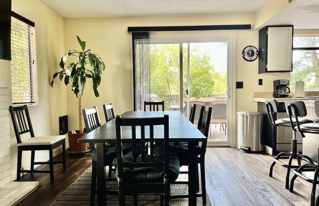 DT Reno - 4BR Home w Patio BBQ Grill Games Room - Foto 25