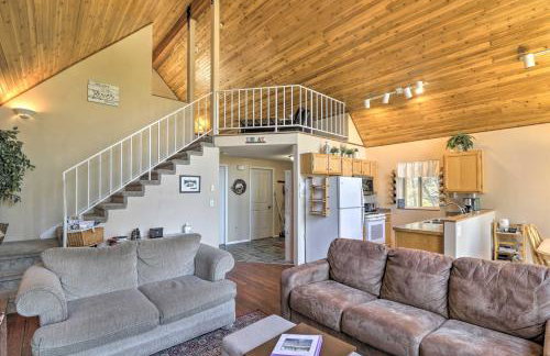 Riverfront Hungry Horse House with Large Deck! - Foto 10