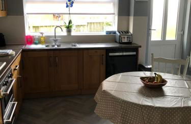 Number One - Fully Equipped Self Catering Four Bedroom House next to Dunedin, 15 mins to Spurn, 20 mins to Saltend, 12 mins to Easington - Foto 9