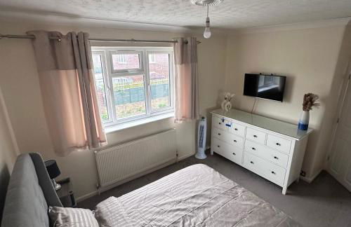 Lovely 3 bedroom house in Borehamwood . - Foto 2