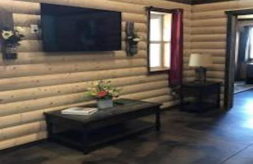 Farm House Cabin, Patio, TV Room, Games, BBQ, Campfire - Foto 13