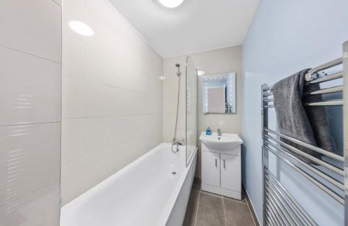The Belvedere Stay - Free Parking, Spacious Garden, Super King Bed - Foto 22