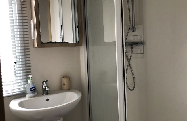 Excellent Caravan 2 Bedrooms Sleeps 6 - Foto 8