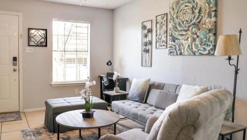 Congeniality and Comfort. All the essentials with class, 2 nights? 2 weeks? Stay, relax, work, or go out for fun. - Foto 2